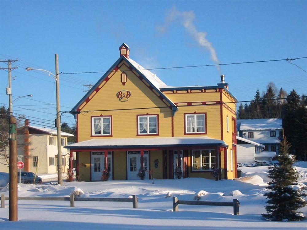 Auberge Le Voyageur Mont-Tremblant Exterior foto